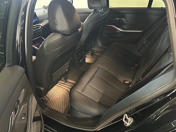 BMW 330e 27 of 27