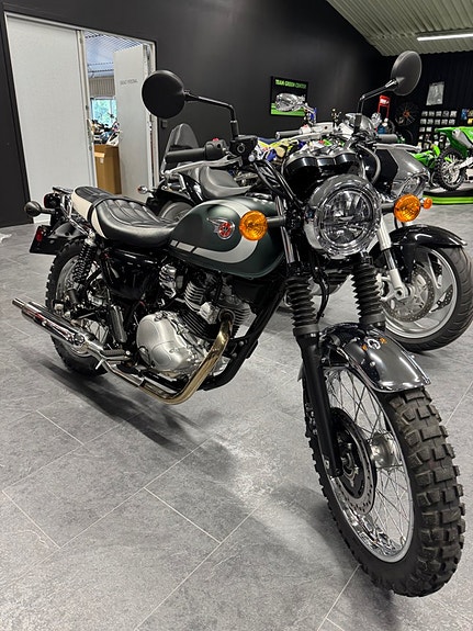 Kawasaki W 230 2 of 3