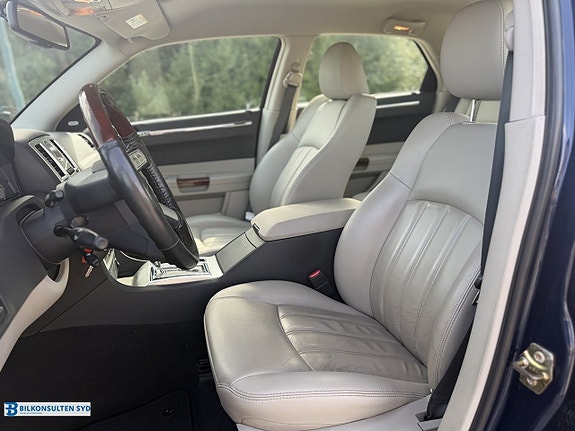 Chrysler 300C 7 of 17