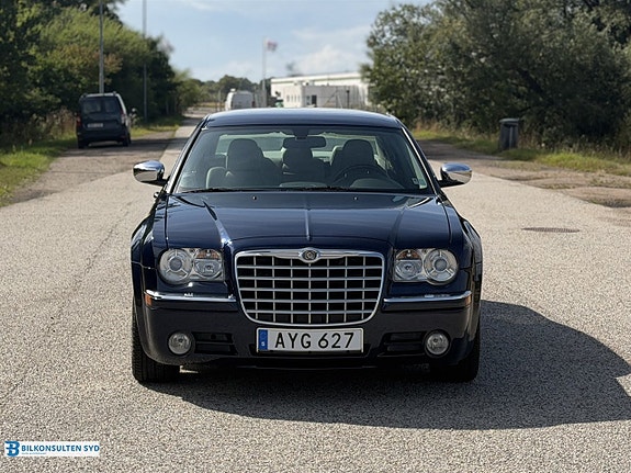 Chrysler 300C 2 of 17