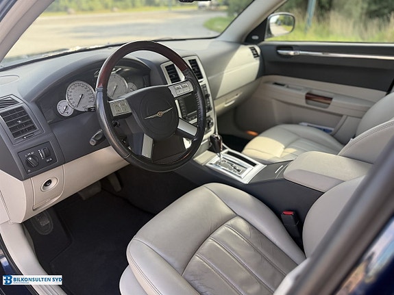 Chrysler 300C 5 of 17
