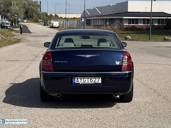 Chrysler 300C 16 of 17
