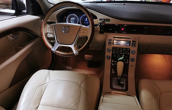Volvo V70 13 of 28