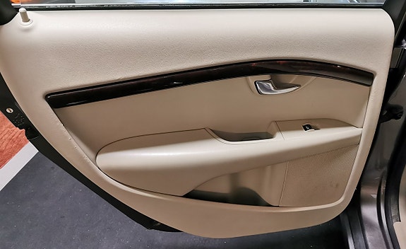 Volvo V70 21 of 28