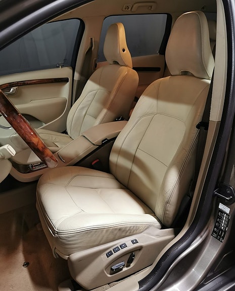 Volvo V70 10 of 28