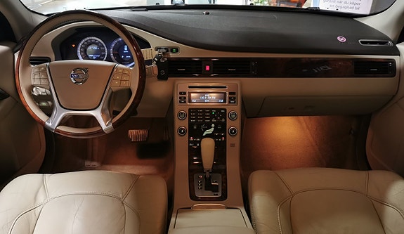 Volvo V70 14 of 28