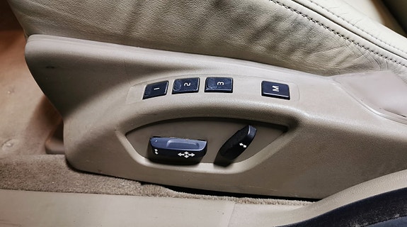 Volvo V70 11 of 28