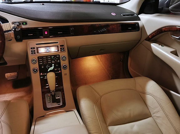 Volvo V70 18 of 28