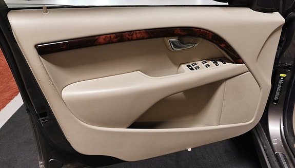 Volvo V70 9 of 28