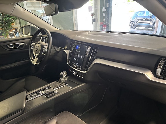 Volvo V60 Cross Country 11 of 12