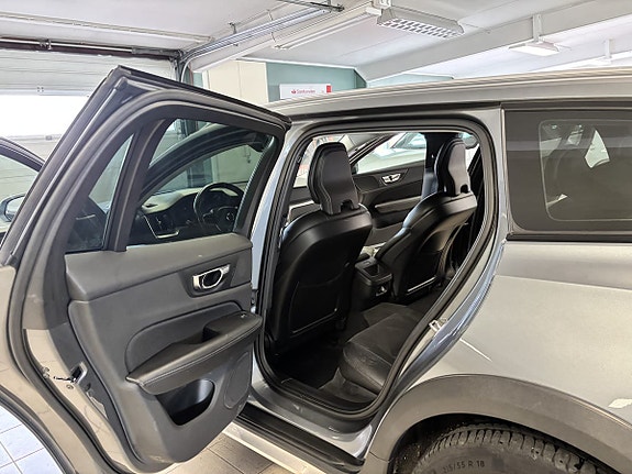 Volvo V60 Cross Country 9 of 12