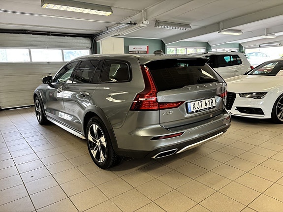 Volvo V60 Cross Country 5 of 12