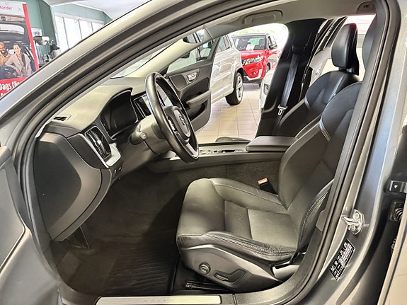 Volvo V60 Cross Country 8 of 12
