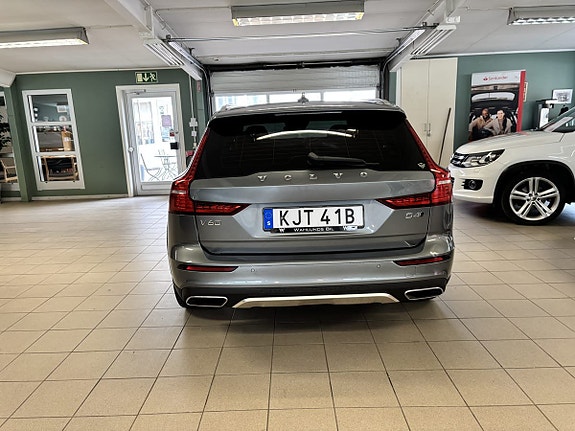 Volvo V60 Cross Country 6 of 12