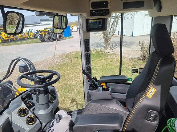JCB 427 Nordic Edition med spakstyrning 7 of 8