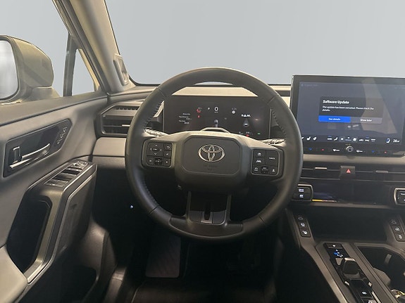 Toyota RAV4 9 of 17
