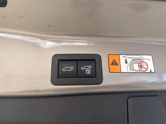 Toyota RAV4 11 of 17
