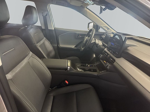 Toyota RAV4 6 of 17