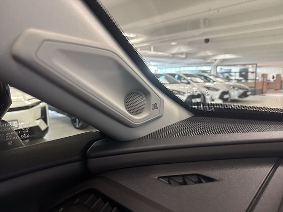 Toyota RAV4 13 of 17