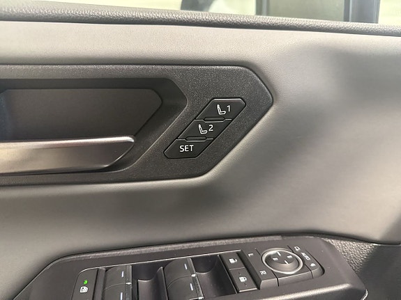 Toyota RAV4 12 of 17