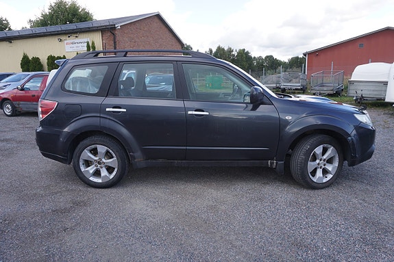 Subaru Forester 2 of 8