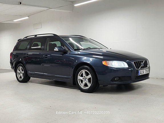 Volvo V70 2 of 17