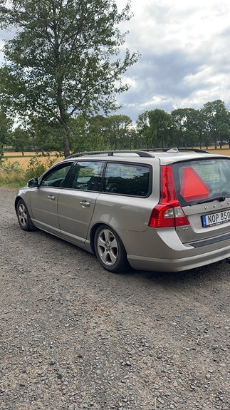 Volvo V70 3 of 9