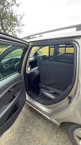 Volvo V70 2 of 9