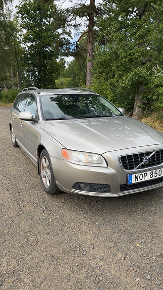 Volvo V70 7 of 9