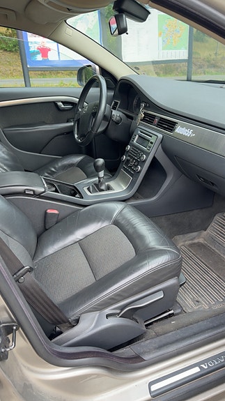 Volvo V70 6 of 9