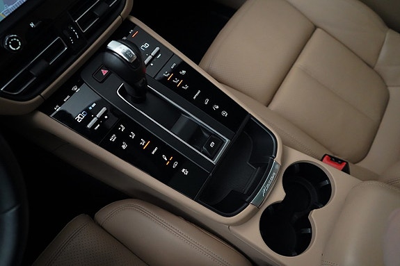Porsche Macan S 16 of 26