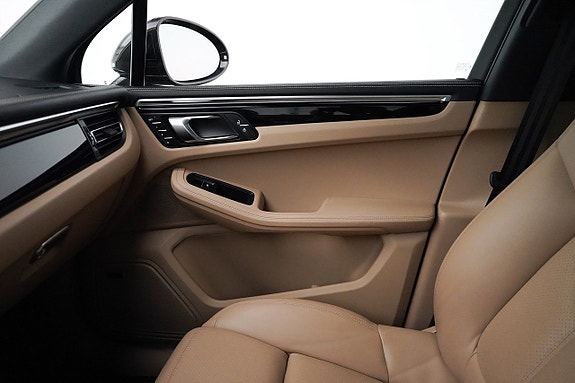 Porsche Macan S 17 of 26
