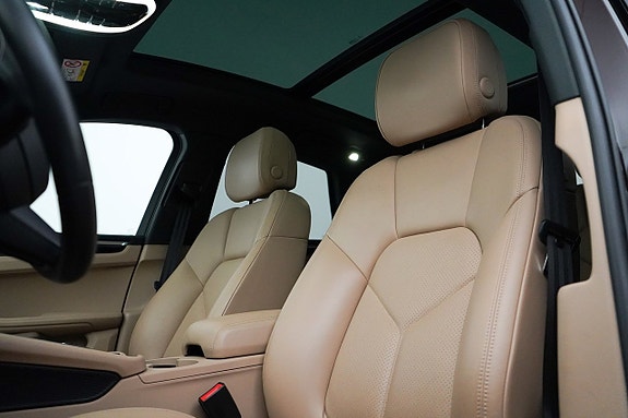 Porsche Macan S 6 of 26