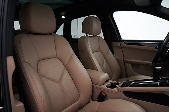Porsche Macan S 19 of 26
