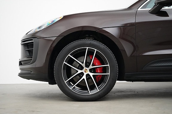 Porsche Macan S 2 of 26