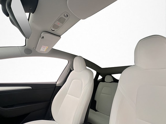 Tesla Model Y 14 of 30