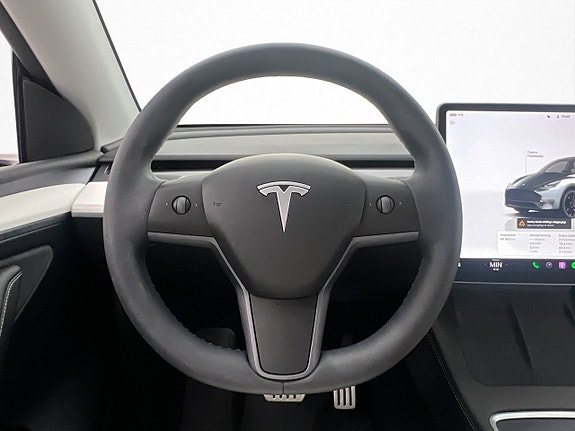 Tesla Model Y 12 of 30