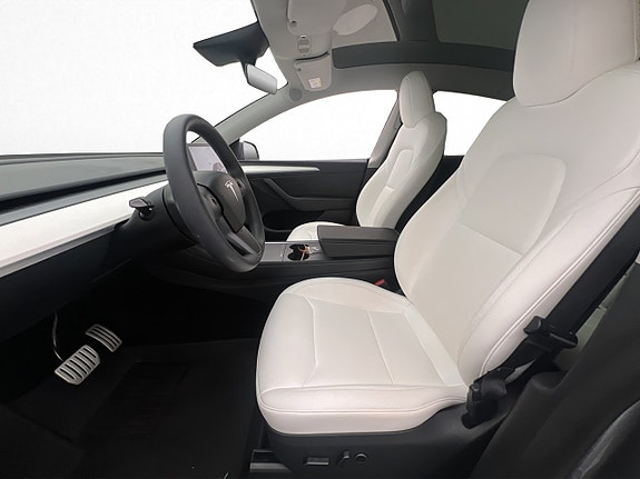 Tesla Model Y 13 of 30