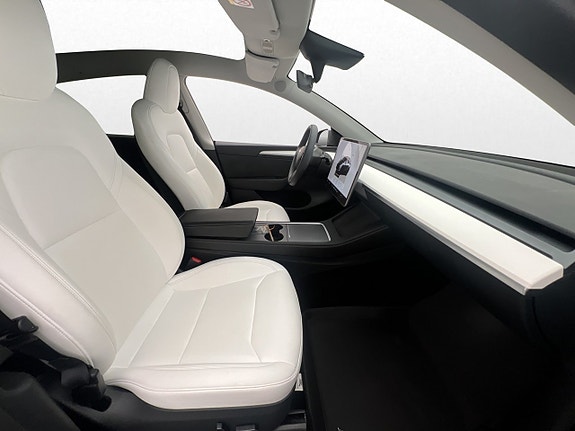 Tesla Model Y 11 of 30