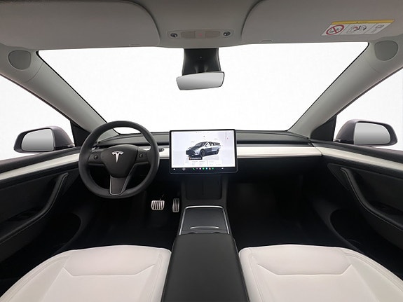 Tesla Model Y 18 of 30