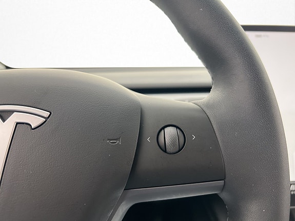 Tesla Model Y 20 of 30