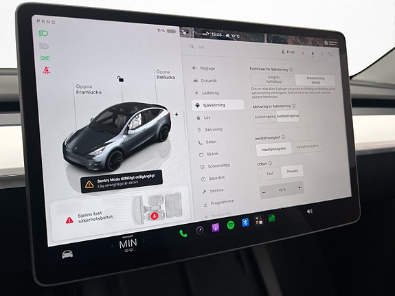 Tesla Model Y 24 of 30