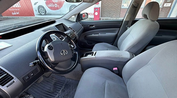 Toyota Prius 7 of 7