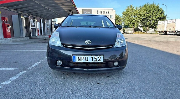 Toyota Prius 6 of 7