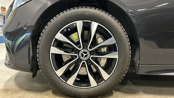Mercedes-Benz C300 6 of 23