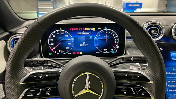 Mercedes-Benz C300 11 of 23