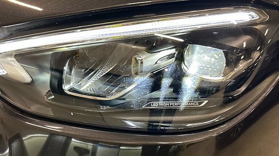 Mercedes-Benz C300 10 of 23