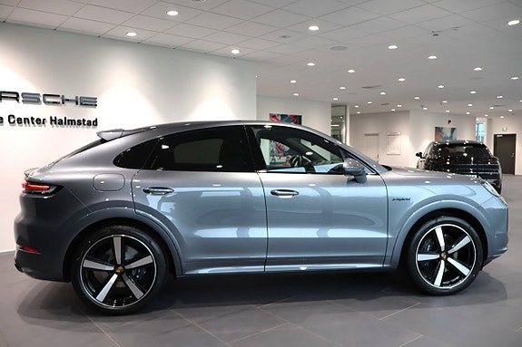 Porsche Cayenne 4 of 26