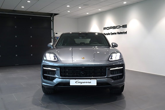 Porsche Cayenne 2 of 26
