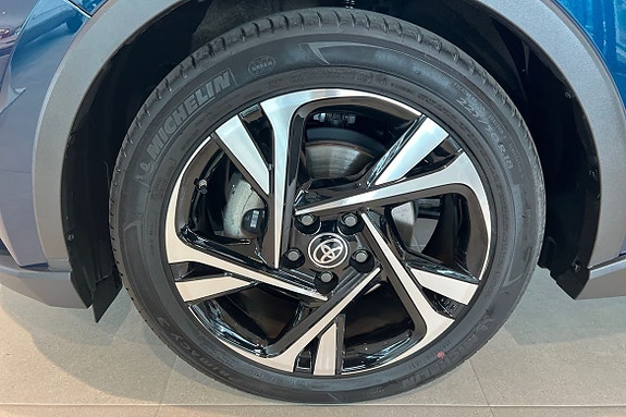 Toyota C-HR 17 of 21
